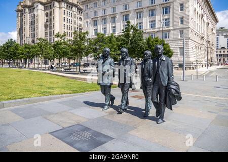 LIVERPOOL, UK - JULY 14 : Statue der Beatles in Liverpool, England am 14. Juli 2021. Nicht identifizierte Personen Stockfoto