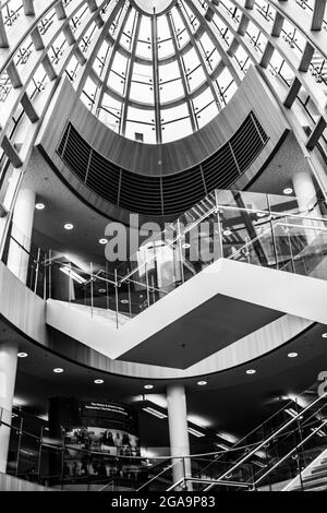 LIVERPOOL, Großbritannien - JULI 14: Innenansicht der Zentralbibliothek in Liverpool, England, am 14. Juli 2021 Stockfoto