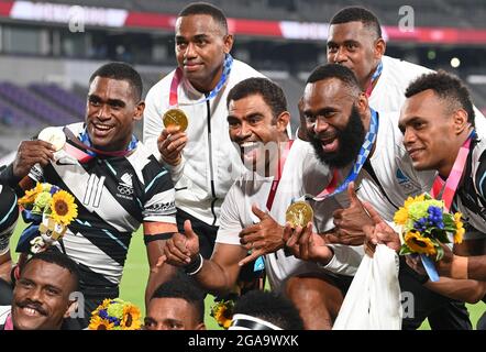 Tokio, Giappone. Juli 2021. Fidschi-Teamsieger Goldmedaille während der Olympischen Spiele Tokio 2020, Rugby Sevens Männer Abschlussmedaille Zeremonie am 28. Juli 2021 im Tokyo Stadium in Tokyo, Japan - Foto Bradley Kanaris/Foto Kishimoto/DPPI Kredit: Unabhängige Fotoagentur/Alamy Live News Kredit: Unabhängige Fotoagentur/Alamy Live News Stockfoto