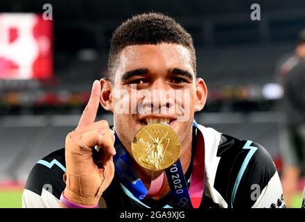 Tokio, Giappone. Juli 2021. Fidschi-Teamsieger Goldmedaille während der Olympischen Spiele Tokio 2020, Rugby Sevens Männer Abschlussmedaille Zeremonie am 28. Juli 2021 im Tokyo Stadium in Tokyo, Japan - Foto Bradley Kanaris/Foto Kishimoto/DPPI Kredit: Unabhängige Fotoagentur/Alamy Live News Kredit: Unabhängige Fotoagentur/Alamy Live News Stockfoto