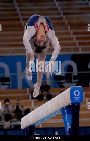 Tokio, Kanto, Japan. Juli 2021. Sunisa Lee (USA) tritt während der Olympischen Sommerspiele 2020 in Tokio im Ariake Gymnastik Center im Gleichgewichtsstrahl im Einzel-Allroundfinale der Frauengymnastik auf. (Bild: © David McIntyre/ZUMA Press Wire) Stockfoto