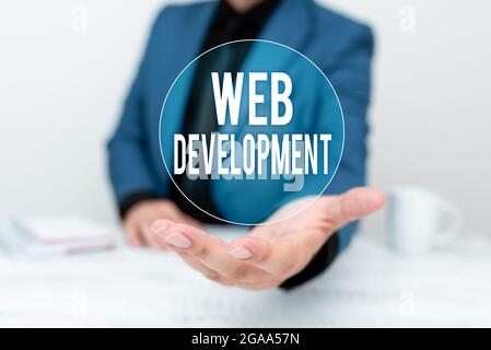 Textunterschrift mit Darstellung der Web-Entwicklung. Konzeptionelle Fotoarbeiten, die an der Entwicklung einer Website für das Internet beteiligt sind und wichtige Ideen präsentieren Stockfoto