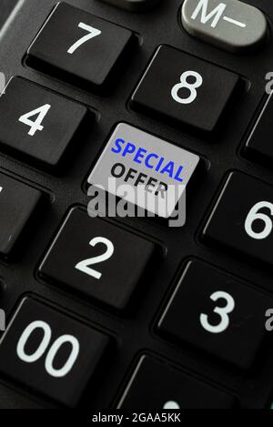 Handschriftschild Sonderangebot. Business Approach Discounted price Markdown Werbeartikel Crazy Sale Fixin G Coding String Arrangement, eingeben Stockfoto