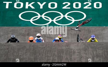 Aktion des Halbfinales Cycling BMX Racing im Ariake Urban Sports Park am siebten Tag der Olympischen Spiele 2020 in Tokio in Japan. Bilddatum: Freitag, 30. Juli 2021. Stockfoto