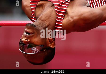 Tokio, Japan. Juli 2021. Mutaz Essa Barshim aus Katar tritt bei den Olympischen Spielen 2020 in Tokio, Japan, am 30. Juli 2021, bei der Hochsprungqualifikation der Männer an. Quelle: Wang Lili/Xinhua/Alamy Live News Stockfoto