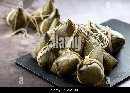 Chinesische Reisknödel zong zi für Drachenboote Festival Stockfoto