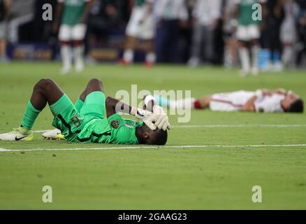 Austin, Texas, USA. Juli 2021. Qatar Torwart MESHAAL BARSHAM (22) reagiert nach einem Verlust von 1-0 gegen die Vereinigten Staaten in einem CONCACAF Gold Cup Halbfinale am 29. Juli 2021 in Austin, Texas. (Bild: © Scott Coleman/ZUMA Press Wire) Stockfoto