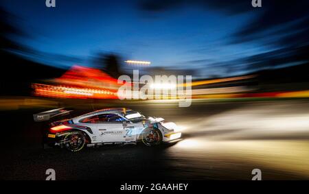 Stavelot, Belgien. Juli 2021. 22 Campbell Matt (aus), Bamber Earl (nzl), Jaminet Mathieu (Fra), GPX Martini Racing, Porsche 911 GT3-R (911.II), Action während der TotalEnergies 24 Hours of Spa, 6. Lauf der Fanatec GT World Challenge Europe 2021 Powered by AWS, vom 28. Juli bis 1. August 2021 auf dem Circuit de Spa-Francorchamps, In Stavelot, Belgien - Foto François Flamand/DPPI Quelle: DPPI Media/Alamy Live News Stockfoto