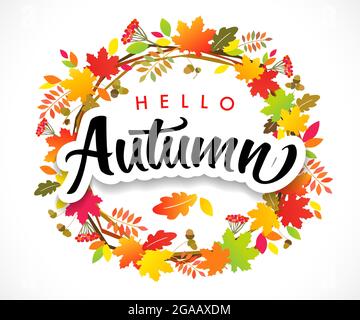 Hello Autumn Vektor-Illustration, Kalligraphie-Schriftzug mit schönen Kranzblättern auf weißem Hintergrund. Design für Grußkarte, Verkauf oder Promotion Stock Vektor