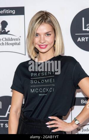 Los Angeles, USA. Juli 2021. Kristina Androsenko nimmt am 21. Juli 2021 an der jährlichen ERÖFFNUNGSGALA der LA Art Show 26 im LA Convention Center, Los Angeles, CA Teil.Quelle: Eugene Powers/Alamy Live News Stockfoto