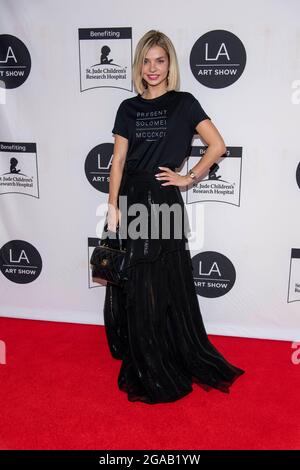 Los Angeles, USA. Juli 2021. Kristina Androsenko nimmt am 21. Juli 2021 an der jährlichen ERÖFFNUNGSGALA der LA Art Show 26 im LA Convention Center, Los Angeles, CA Teil.Quelle: Eugene Powers/Alamy Live News Stockfoto