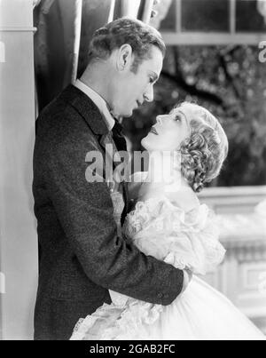 LESLIE HOWARD und MARY PICKFORD in SECRETS 1933 Regisseur FRANK BORZAGE spielt Rudolph Besier und May Edginton Drehbuch Frances Marion kostümiert Gilbert Adrian Mary Pickford Company / United Artists Stockfoto