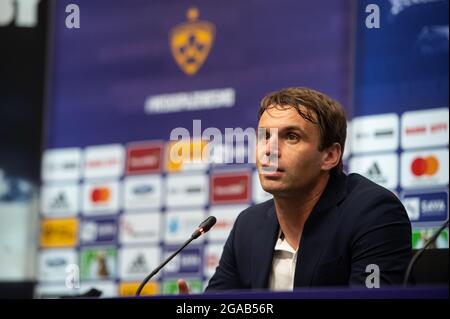 Maribor, Slowenien. Juli 2021. Milos Milojevic, Cheftrainer von Hammarby, spricht auf einer Pressekonferenz nach der UEFA Europa Conference League im Stadion Ljudski vrt in Maribor im zweiten Qualifikationsrunde, dem zweiten Beinspiel zwischen NK Maribor und Hammarby IF. (Foto von Milos Vujinovic/SOPA Images/Sipa USA) Quelle: SIPA USA/Alamy Live News Stockfoto