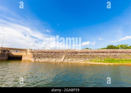 Damm Wall mit voller Wasser, Thailand Stockfoto