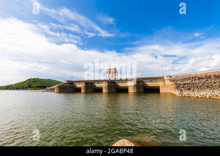 Damm Wall mit voller Wasser, Thailand Stockfoto