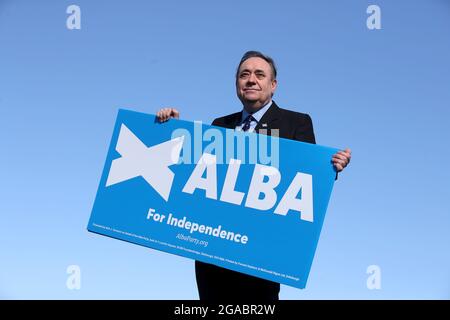 Datei-Foto vom 12/04/2021 von ALBA-Parteichef Alex Salmond. Die Partei hat ihr 6.000. Mitglied begrüßt, da die Registrierung für ihre Parteikonferenz im September eröffnet wird. Ausgabedatum: Freitag, 30. Juli 2021. Stockfoto