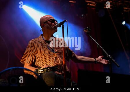 Rom, Italien. Juli 2021. Paolo 'Pau' Bruni Negrita während des Konzerts in der Villa Ada Roma Incontra il Mondo (Foto: Domenico Cippitelli/Pacific Press/Sipa USA) Quelle: SIPA USA/Alamy Live News Stockfoto