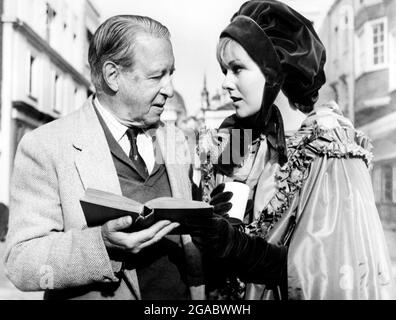 Die verliebten Abenteuer von Moll Flandern Jahr : 1965 Großbritannien Regie : Terence Young Vyvyan Holland (Berater der Periode), Kim Novak Drehbild Stockfoto