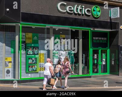 celtic Fanshop, schottischer Fußball, schottische Fußballmannschaften, keltische Ranger, Fanshop für keltischen Fußballverein, keltische Fußballfans. Stockfoto