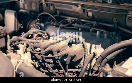 Foto eines Benzinmotors. Motorteile. Nahaufnahme, Verbrennungsmotor, Gebrauchtwagen. Stockfoto