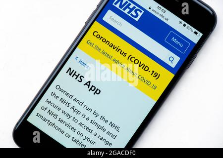 London, Großbritannien, Juli 30 2020, Bildschirmaufnahme des Mobiltelefons oder Smartphones der britischen NHS Coronavirus Covid-19 App Stockfoto