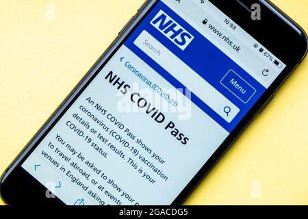 London, Großbritannien, Juli 30 2020, Handy oder Smartphone Screenshot des NHS Covid Pass With No People Stockfoto