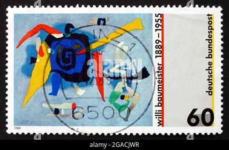 DEUTSCHLAND - UM 1989: Eine in Deutschland gedruckte Briefmarke zeigt Bluxao I, 1955, von Willi Baumeister, um 1989 Stockfoto