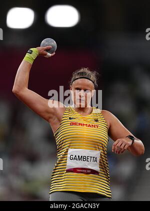 Tokio, Japan. Juli 2021. Leichtathletik: Olympische Spiele, Kugelschießen, Frauen, Sara Gambetta aus Deutschland. Quelle: Michael Kappeler/dpa/Alamy Live News Stockfoto