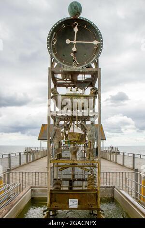 SOUTHWOLD, GROSSBRITANNIEN - 10. August 2016: The Water Clock von Tim Hunkin und will Jackson am Southwold Pier, Großbritannien Stockfoto