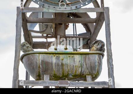 SOUTHWOLD, GROSSBRITANNIEN - 10. Aug 2016: Die Details zur Wasseruhr von Tim Hunkin und will Jackson am Southwold Pier, Großbritannien Stockfoto