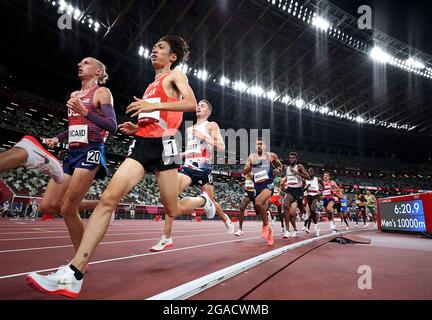 Tokio, Japan. Juli 2021. ITO Tatsuhiko aus Japan (vorne) tritt beim 10000-m-Finale der Männer bei den Olympischen Spielen in Tokio 2020 am 30. Juli 2021 in Tokio, Japan, an. Quelle: Li Ming/Xinhua/Alamy Live News Stockfoto