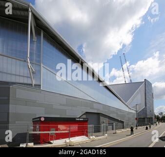 Das neue Stadion des Brentford Football Club in der Nähe der Kew Bridge im Westen Londons. Außerdem ist hier der Irish Rugby Club London beheimatet. Entworfen von AFL Architects. Stockfoto