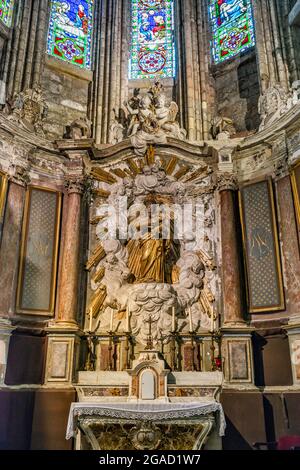 Altar in der Kathedrale von Saint-Nazaire (Kathedrale von St-Nazaire), in Beziers, Herault, Region Oczitanie, Frankreich Stockfoto
