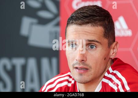 Gojko Cimirot von Standard, abgebildet während der wöchentlichen Pressekonferenz des belgischen Fußballteams Standard de Liege, Freitag, 30. Juli 2021, in Lüttich, zum Diskus Stockfoto