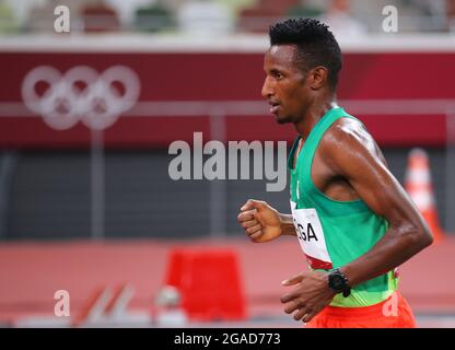 Tokio, Japan. Juli 2021. Selemon Barega aus Äthiopien tritt beim 10000-Meter-Finale der Männer bei den Olympischen Spielen in Tokio 2020 am 30. Juli 2021 in Tokio, Japan, an. Quelle: Li Ming/Xinhua/Alamy Live News Stockfoto