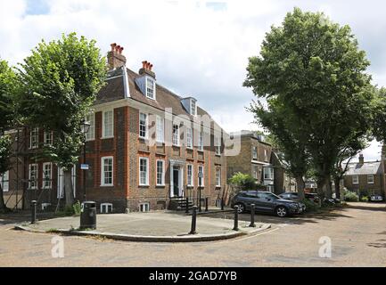 The Butts Estate, Brentford, West London, Großbritannien. Eine Gegend mit eleganten, denkmalgeschützten Häusern aus dem 18. Jahrhundert. Stockfoto