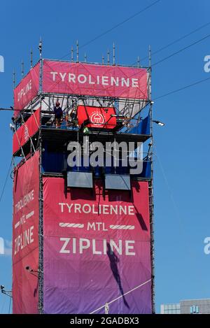 Die Zipline (Tyrollienne) in Montreal Old Port (Vieux Port), Quebec, Kanada Stockfoto
