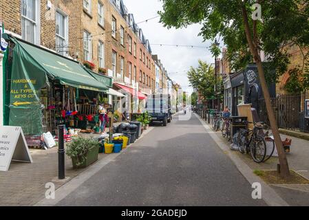 Straßenszene an einem ruhigen Morgen im Exmouth Market, Clerkenwell, London, England, Großbritannien Stockfoto