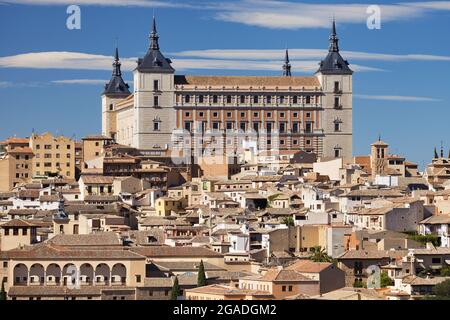 Alcazar aus dem Tal Aussichtspunkt in Toledo, Spanien. Stockfoto