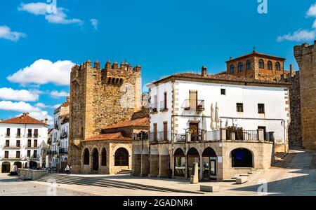 Blick auf den Bujaco Tower in Caceres, Spanien Stockfoto