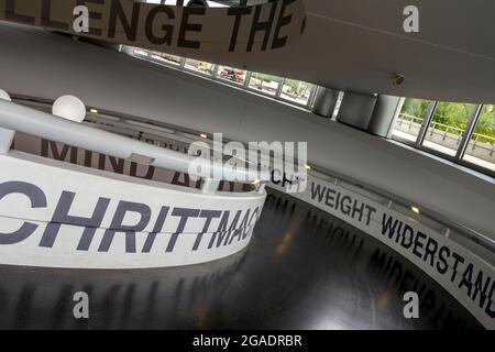 München, 27. August 2011: Das BMW Museum ist ein Automobilmuseum der BMW-Geschichte in der Nähe des Olympiaparks in München. Stockfoto