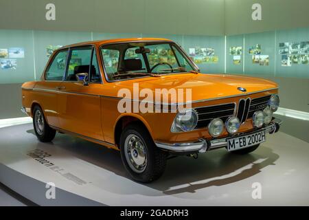 München, 27. August 2011: BMW 2002 TI im BMW Museum in der Nähe des Olympiaparks in München. Stockfoto