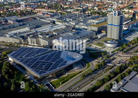 München, Deutschland - 27. August 2011: Der BMW Hauptsitz in der Nähe des Olympiaparks in München. Stockfoto