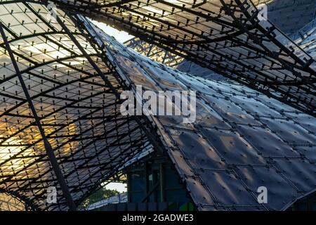 München, Deutschland - 27. August 2011: Das Zelt des Olympiaparks München in München, Deutschland, ist ein Olympiapark, der in Bau war Stockfoto
