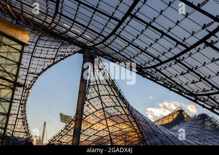 München, Deutschland - 27. August 2011: Das Zelt des Olympiaparks München in München, Deutschland, ist ein Olympiapark, der in Bau war Stockfoto