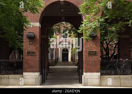 Straßeneingang der New York University School of Law, Arthur T Vanderbilt Hall, 40 Washington Square. South, New York, NY 10012. Stockfoto