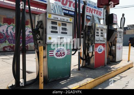 Tankstelle in der Van Brunt Street in Red Hook, Brooklyn, New York Stockfoto