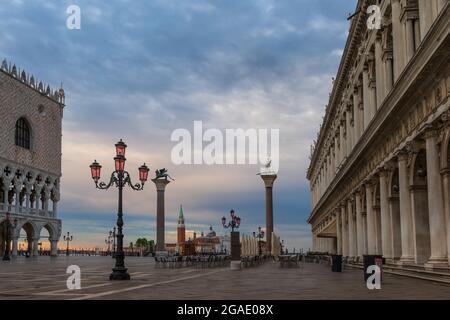 Am frühen Morgen über die Piazza San Marco in Venedig, Italien Stockfoto