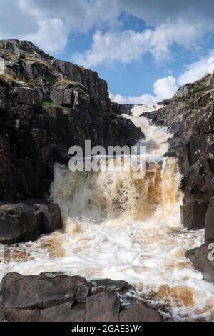 Cauldron Snout, ein Wasserfall auf dem River Tees in der Nähe des Cow Green Reservoirs und entlang des Pennine Way. County Durham, Großbritannien. Stockfoto