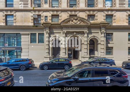 57 West 75th Street, entworfen von Lamb & Rich, ist Teil des Upper West Side / Central Park West Historic District. Stockfoto